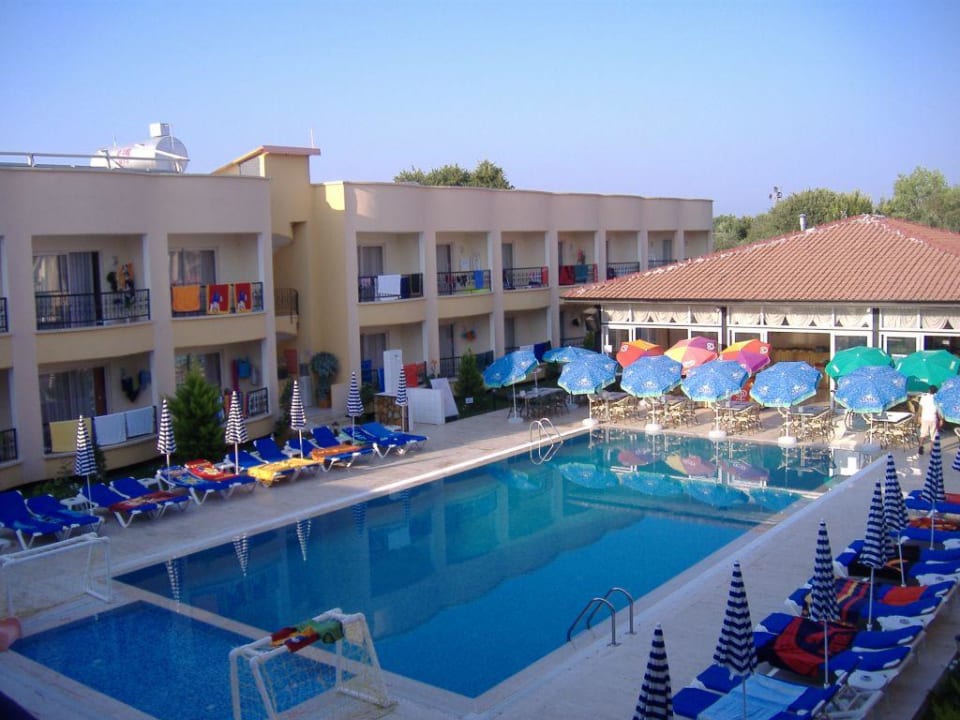 Morgenstimmung am Pool Sayanora Hotel