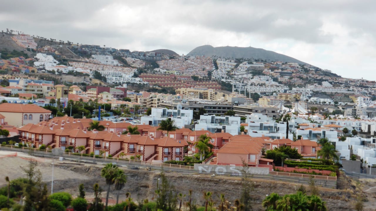 In der mitte das Graue ist des Hotel GF FANABE