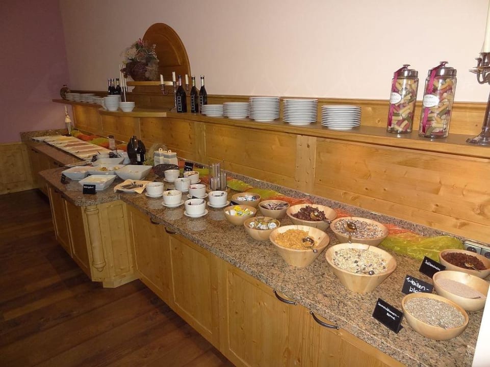 Frühstücksbuffet Cerealien und Marmeladen Parkhotel Neustadt