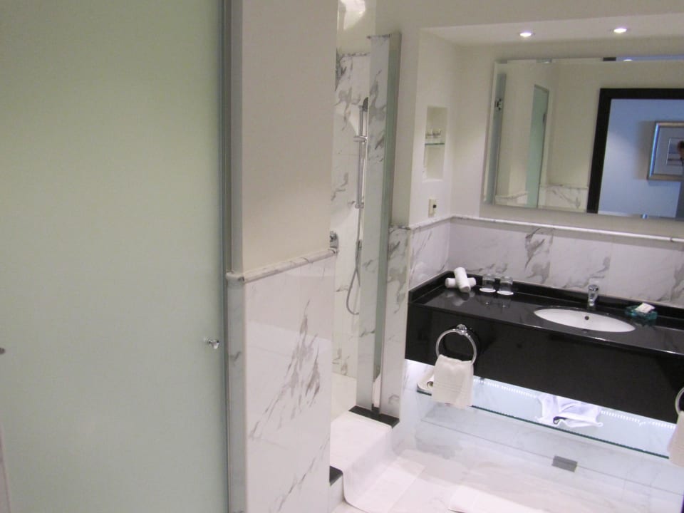 Komfortables Bad Hotel Le Meridien Al Aqah Beach Resort