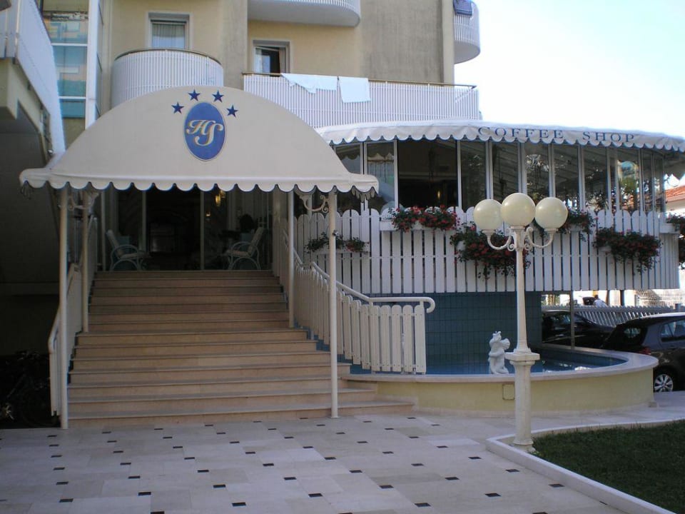 Eingang des Hotels Hotel Salus