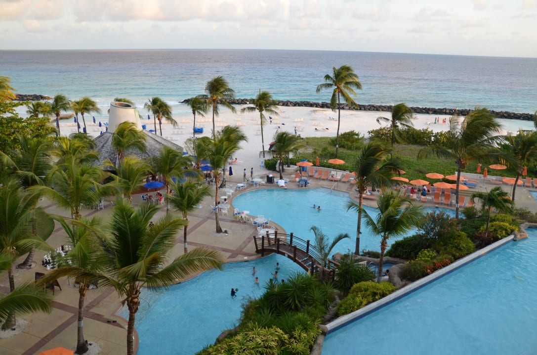 Poolblick vom Balkon  Hilton Barbados Resort
