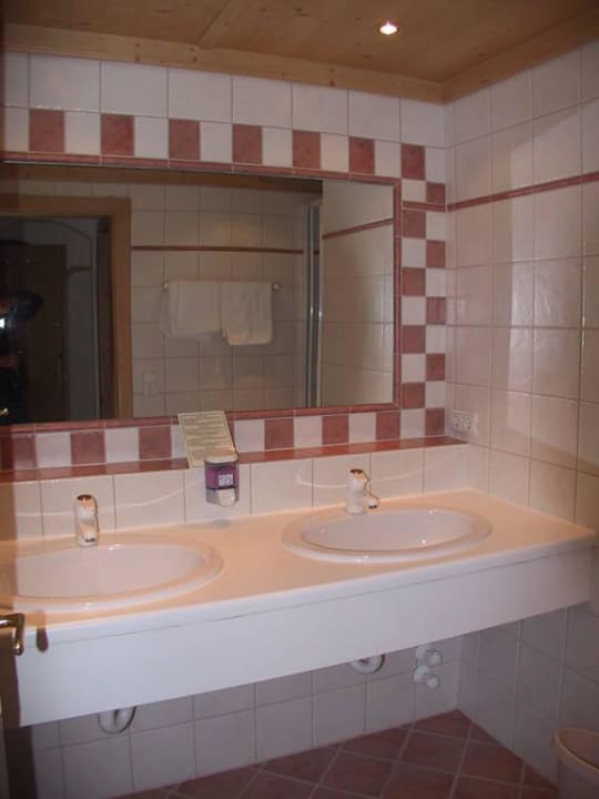Badezimmer Komfortzimmer Hotel Alpenstolz