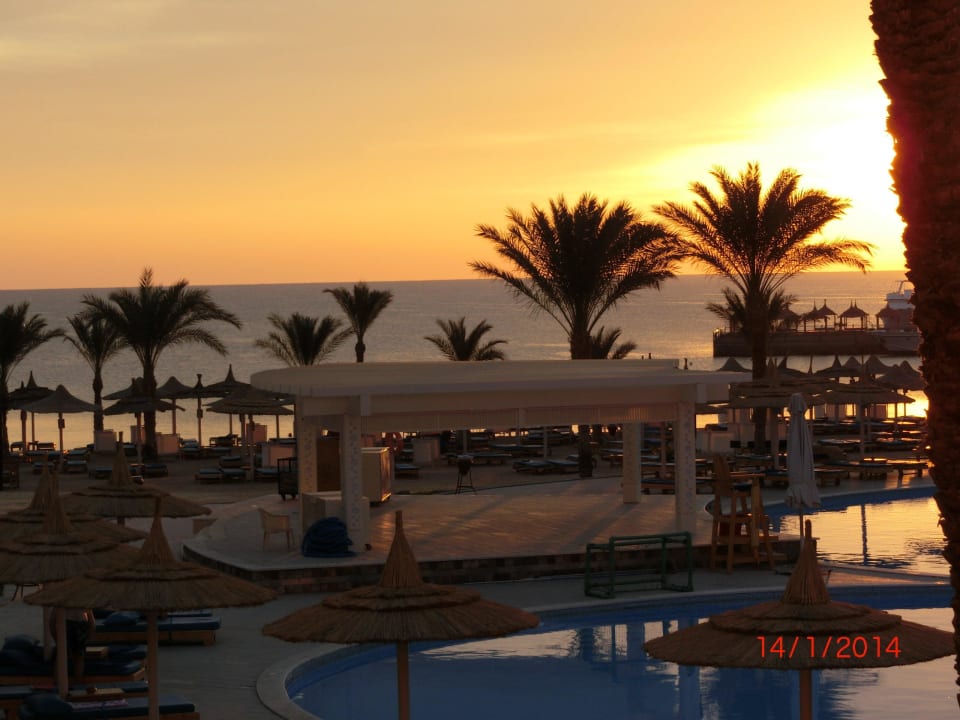 Ein wunderschöner Ausblick am Morgen Beach Albatros Resort