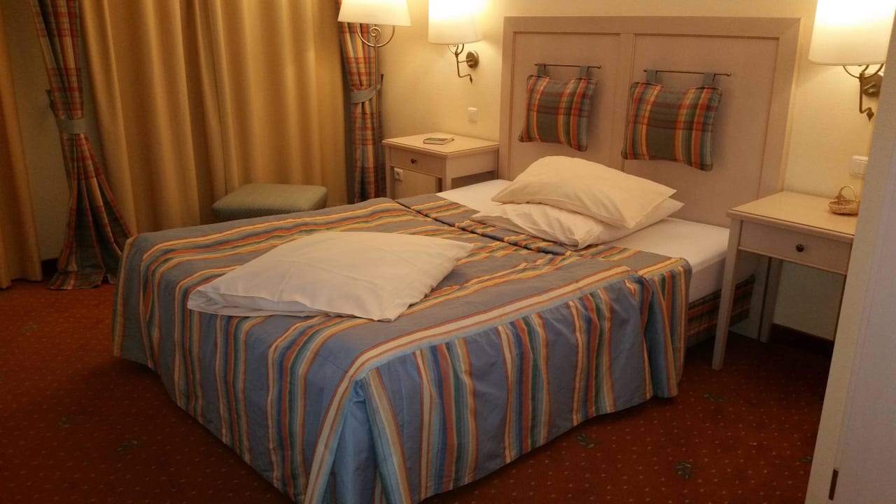 Großes Doppelbett Hotel Ampervilla