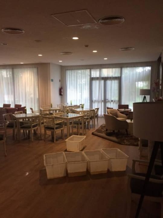 Es regnet in den TV-Raum allsun App.-Hotel Orient Beach