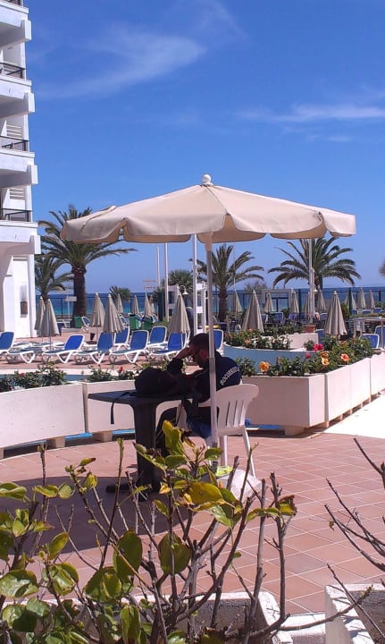 Bademeister am Pool allsun Hotel Sumba