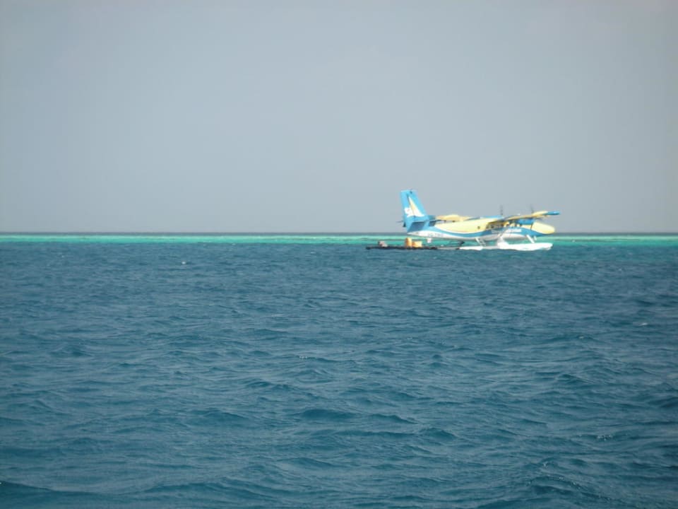 Mit einem Wasserflugzeug ging es nach Reethi Beach NH Collection Maldives Reethi Resort
