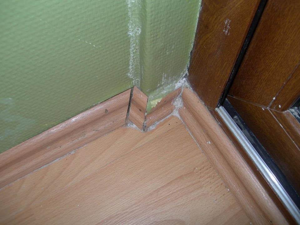 Dreck und Schimmel in den Ecken Hane Family Resort