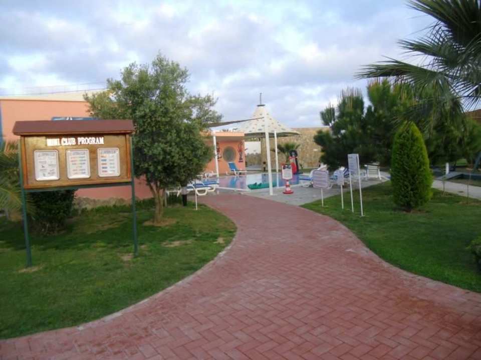 Vor dem Kinderbereich Sunis Elita Beach Resort & Spa