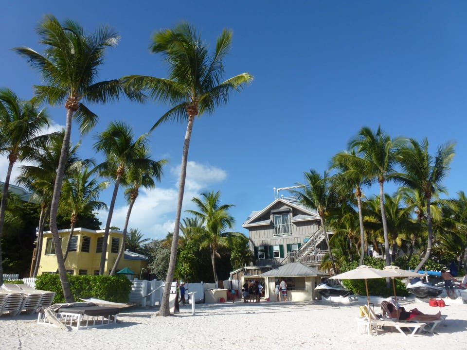 Blick vom Strand auf das Hotel The Reach Key West, Curio Collection by Hilton