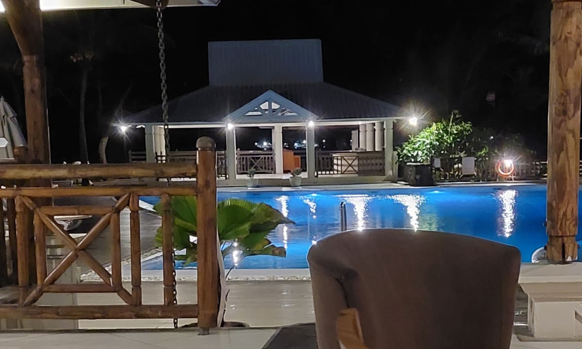 Pool Le Peninsula Bay Beach Resort & Spa