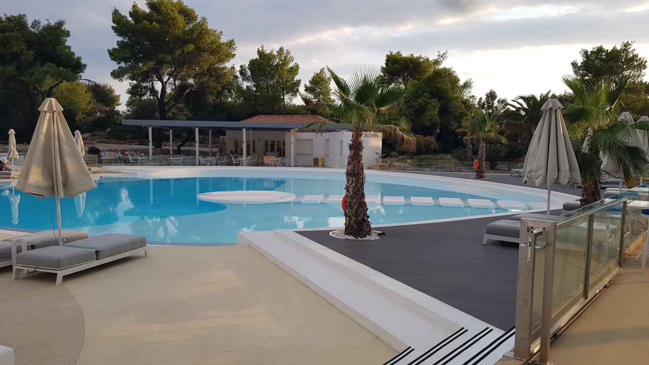 Pool Marpunta Resort