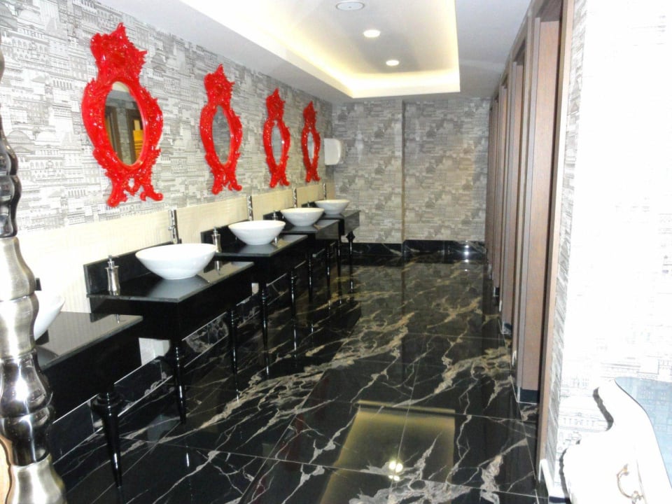 Toiletten in der Lobby Hotel Delphin Imperial