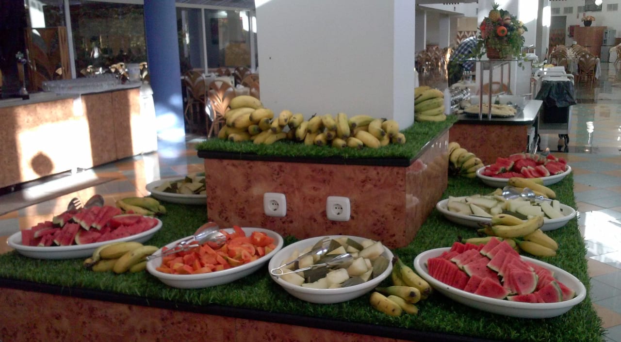 Kolacja - bufet z owocami Club Hotel Drago Park