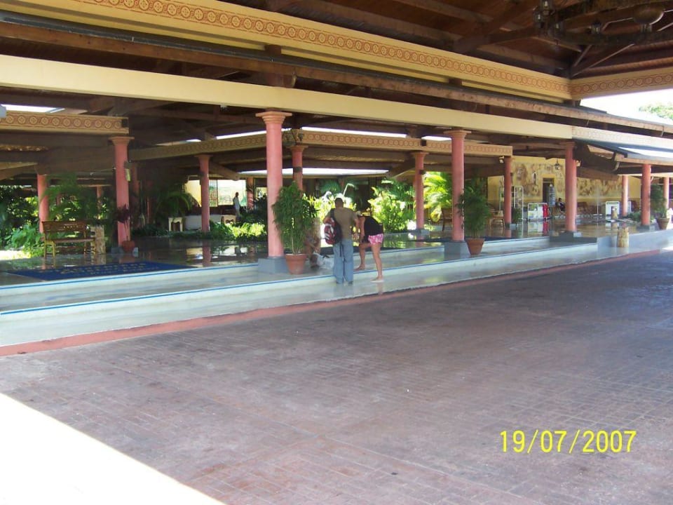 Hoteleingang Hotel Playa Pesquero