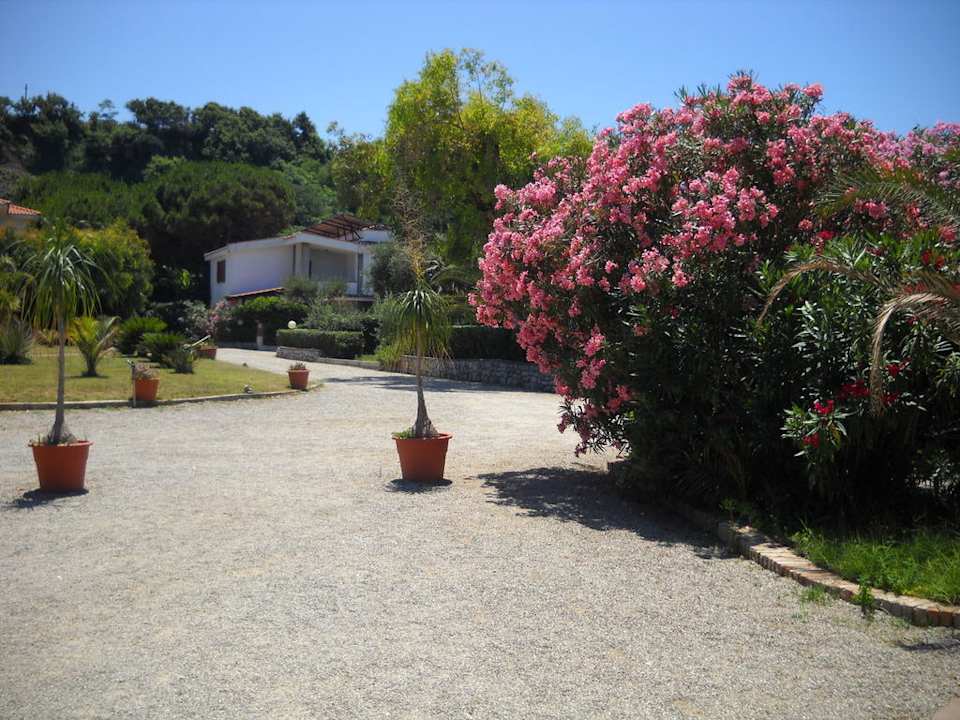 Viele Blummen Villaggio Torre Ruffa Robinson