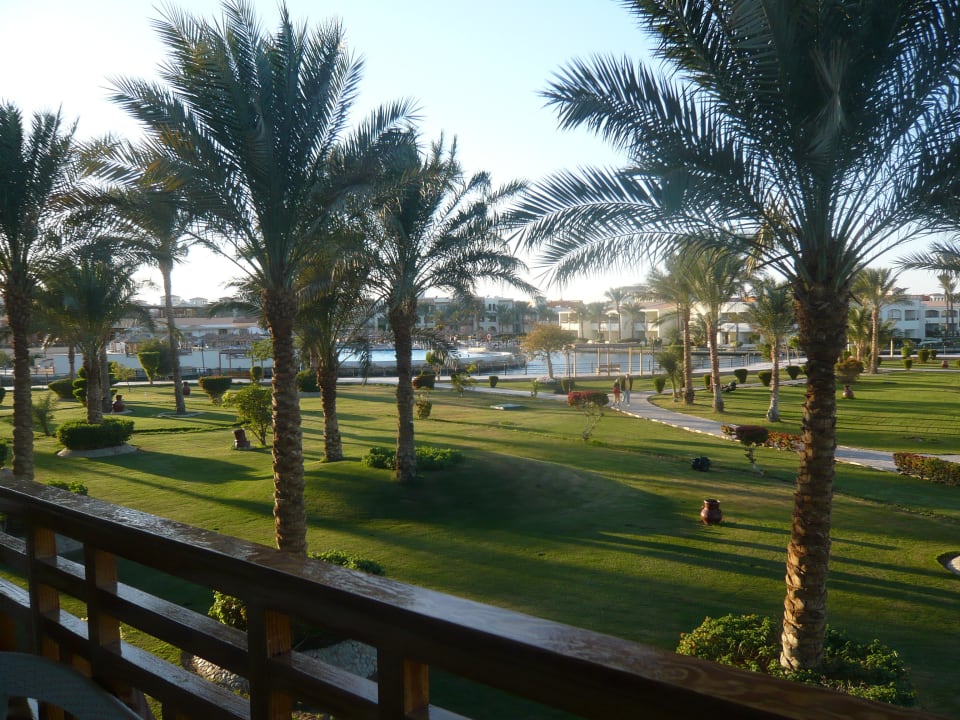 Blick vom Balkon zur Poolanlage Castell Pickalbatros Dana Beach Resort - Hurghada
