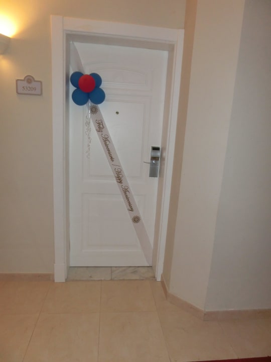 Geschmückte Eingangstür Bahia Principe Luxury Bouganville