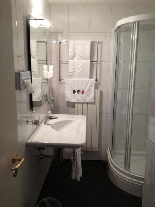 Modernes Badezimmer Gasthof Kreuz Mühledorf