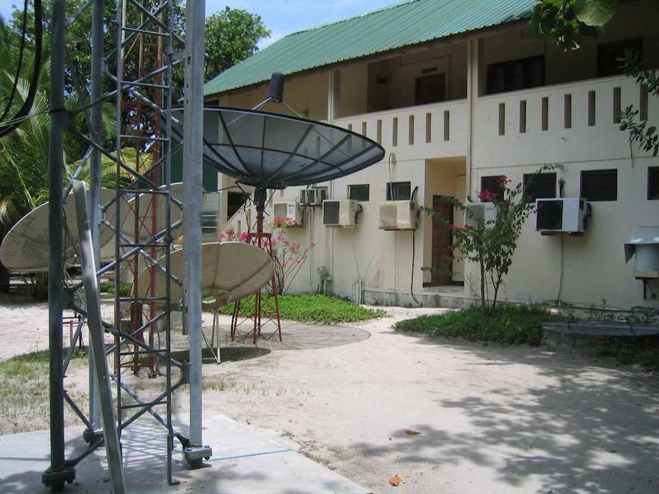 "Hinter" dem Hauptgebäude Eri Maldives