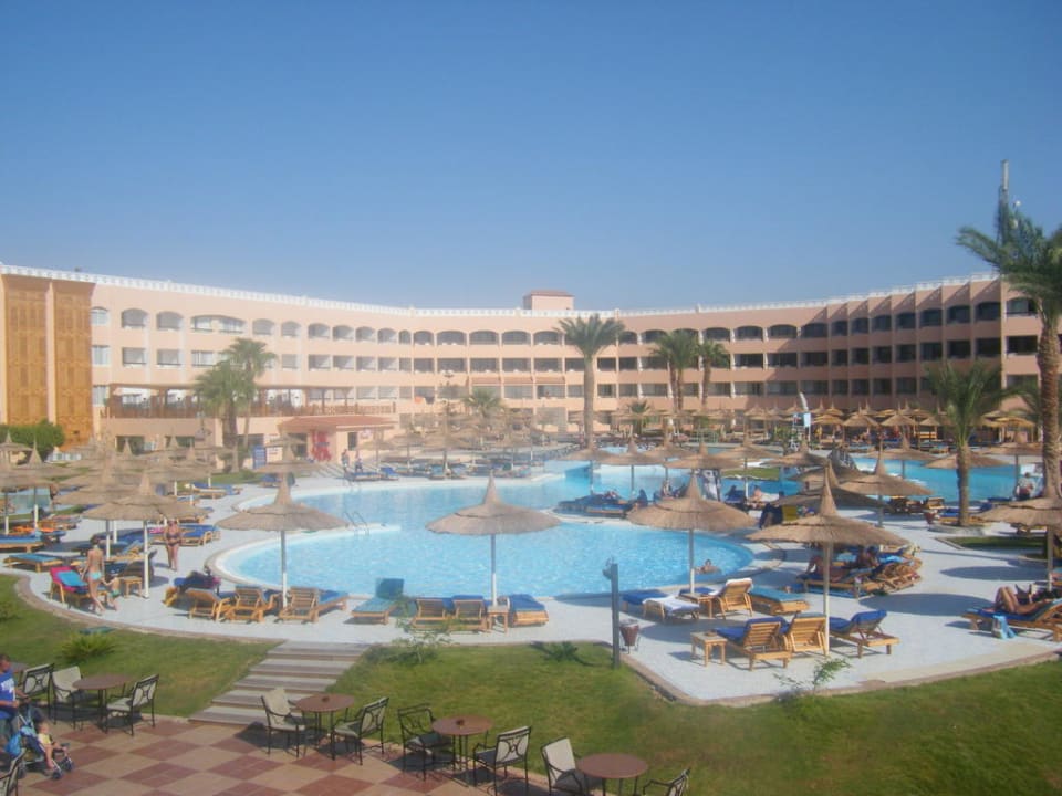 Poolanlage direkt am Strand Beach Albatros Resort