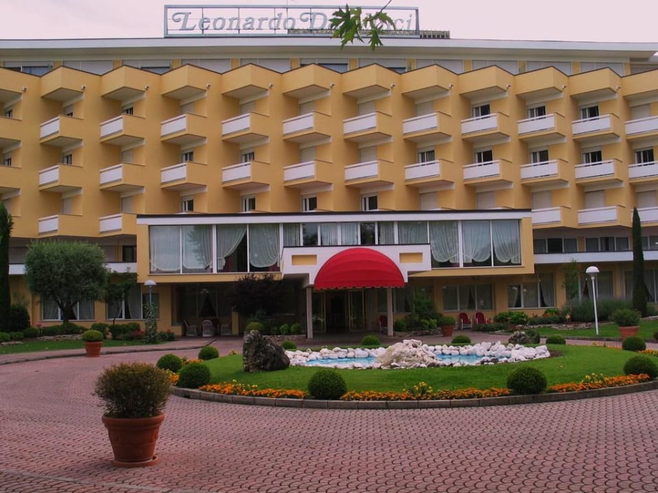 Vorderansicht Hotel Terme Leonardo