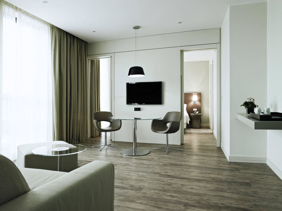 Suite Living Area DoubleTree by Hilton Hotel Venice - North