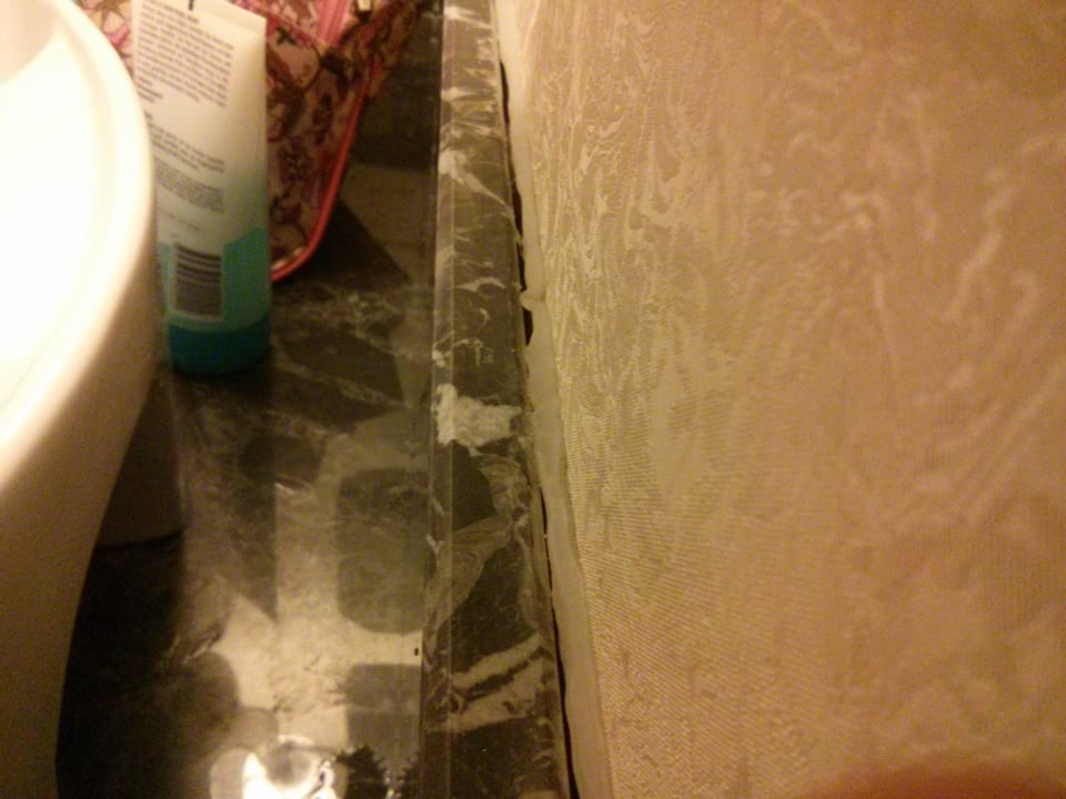 Versiegelung vom Waschbecken zur Wand Hotel Defne Defnem