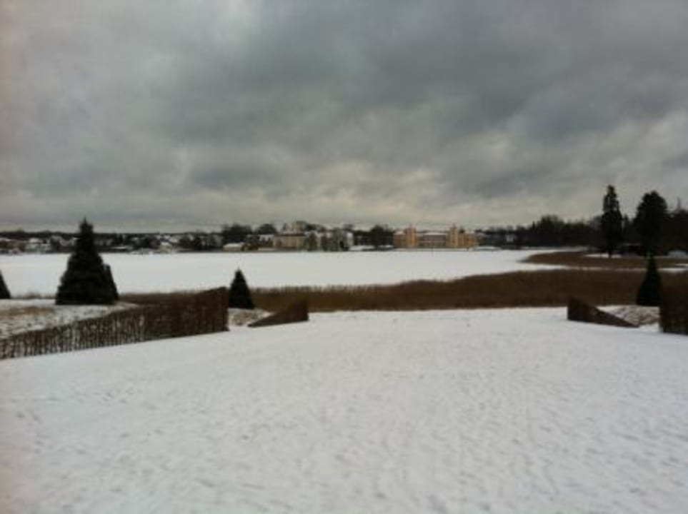 Blick vom gegenüberliegenden Ufer Apartmenthaus Am Grienericksee