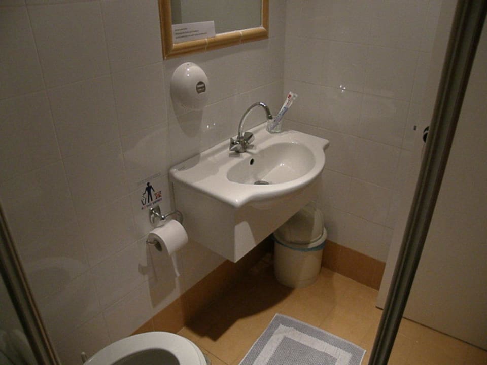 Bad Hotel Seven Stars