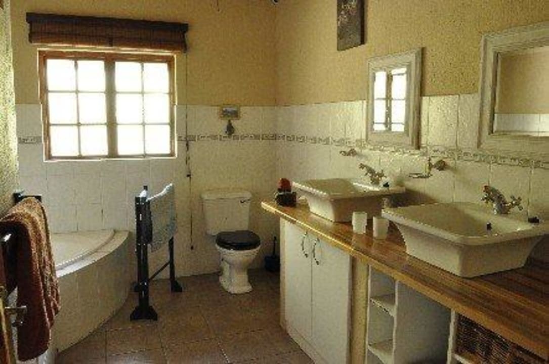 Bathroom Thatch22 Country Guesthouse