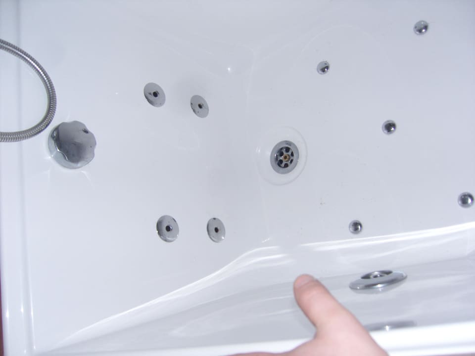 Haare in der Badewanne! Hotel Goldcity Tourism Complex