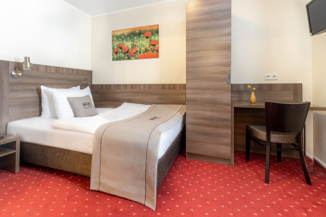 Zimmer Hotel Leonet