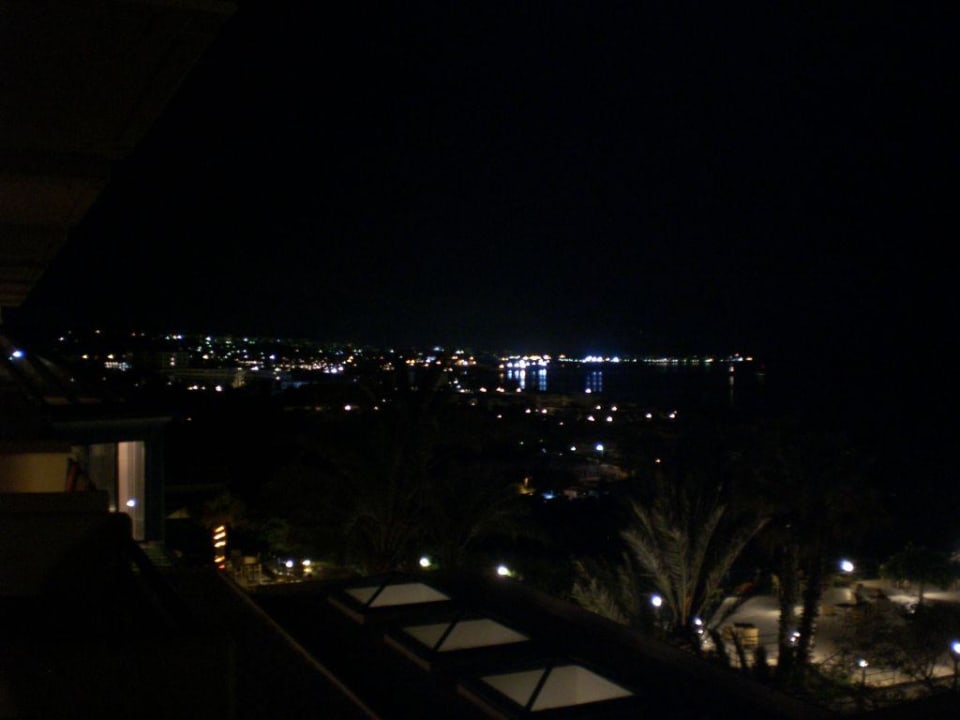Blick vom Balkon auf Rhodos Stadt bei Nacht Kresten Palace Hotel