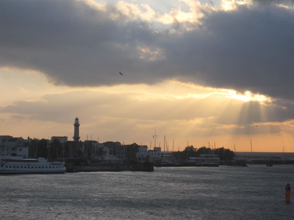 Blick auf Warnemünde Hotel Yachthafenresidenz Hohe Düne