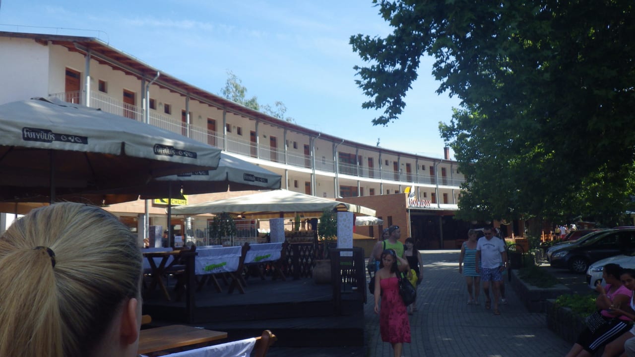 Hotel von der Promenade aus Hotel Holiday