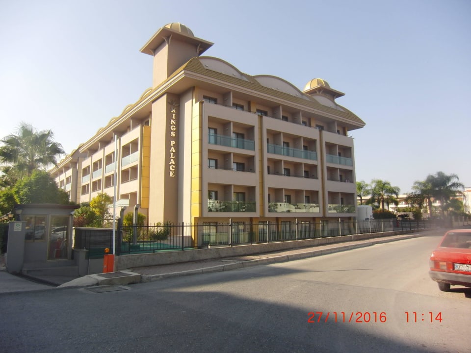 Hotel von der Strasse fotografiert Aydinbey Kings Palace & Spa