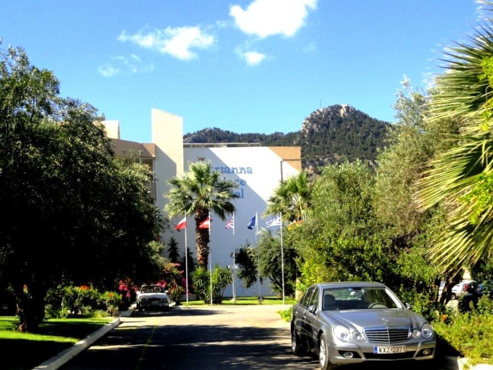 Podjazd do hotelu Marianna Palace Hotel