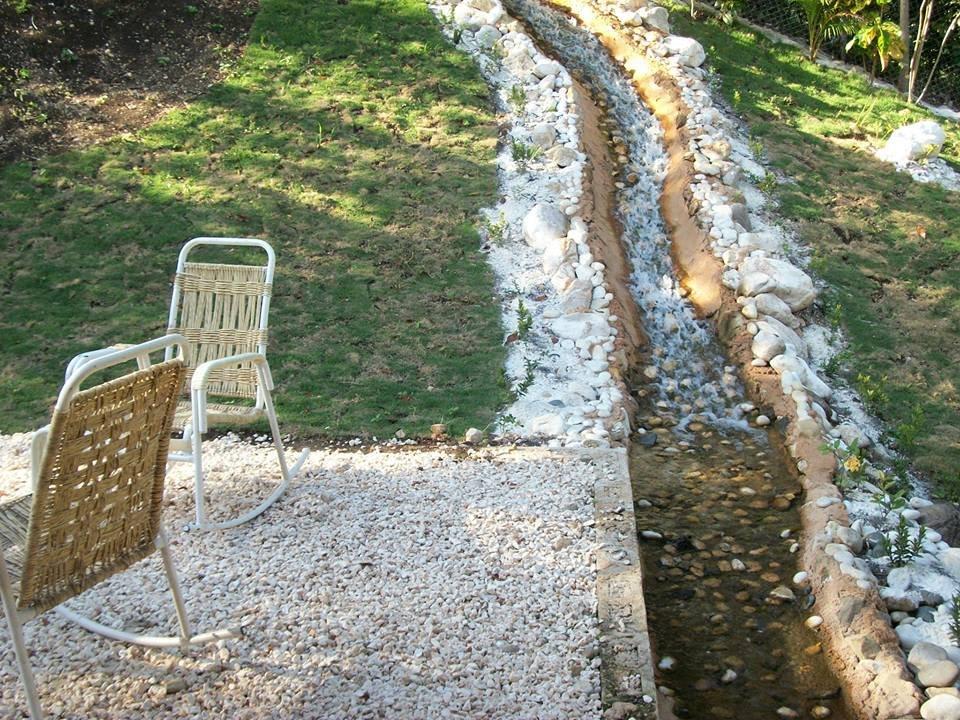 Cascada frente al Restaurante Hotel Rancho Don Cesar
