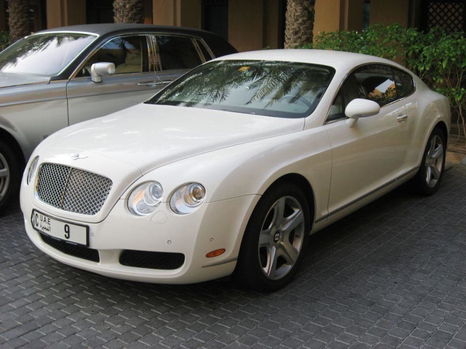 Auf dem Hotelparkplatz des Mina A'Salam Jumeirah Mina Al Salam