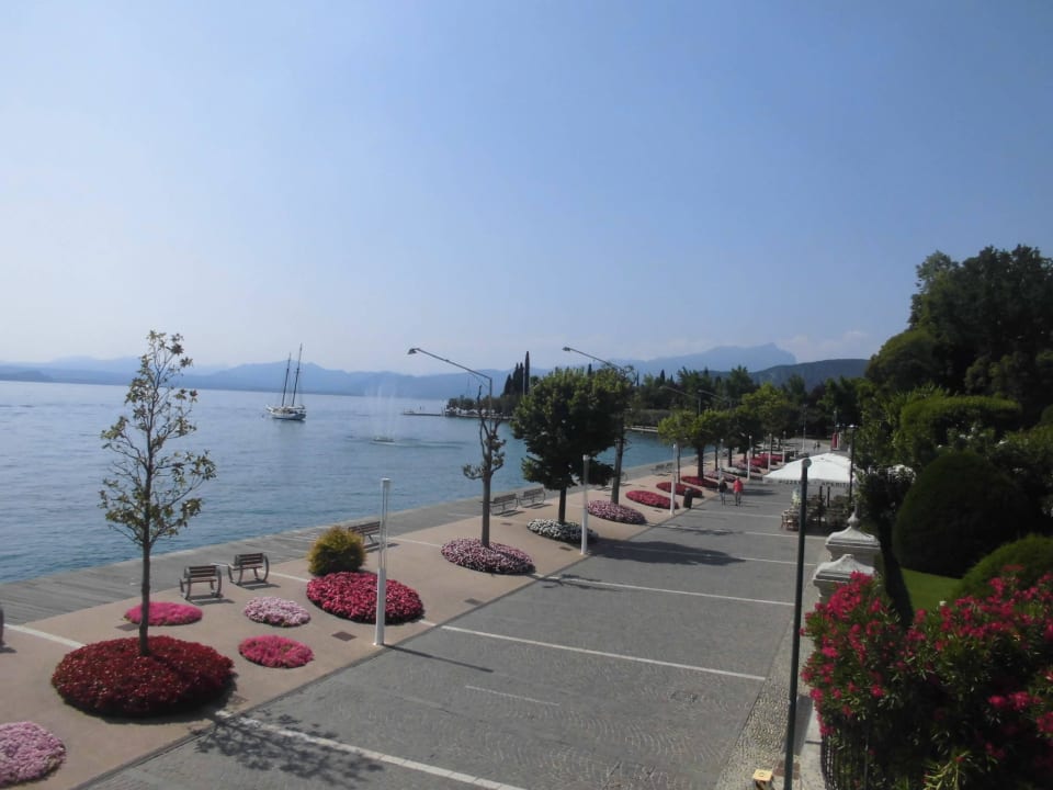 "Ausblick von der Terrasse auf die Promenade" Hotel Alla ...