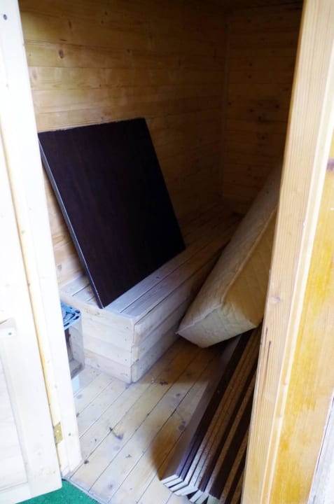 Sauna jako składzik śmieci Hotel Vemara Club