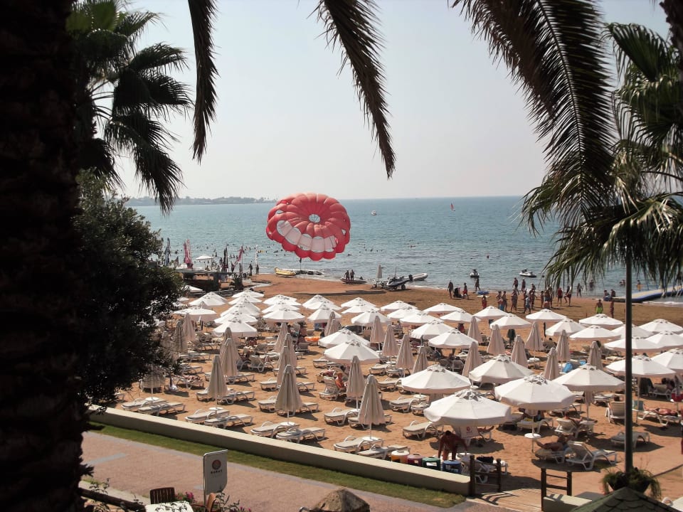 Blick auf den Hotel-Strand Arum Barut Collection