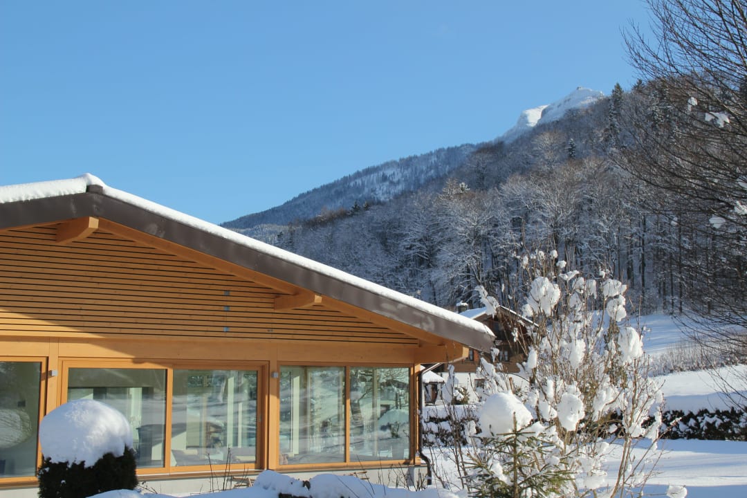Wellnessbereich Fensterfront - Alpenhotel & Ferienwohnungen Weiherbach
