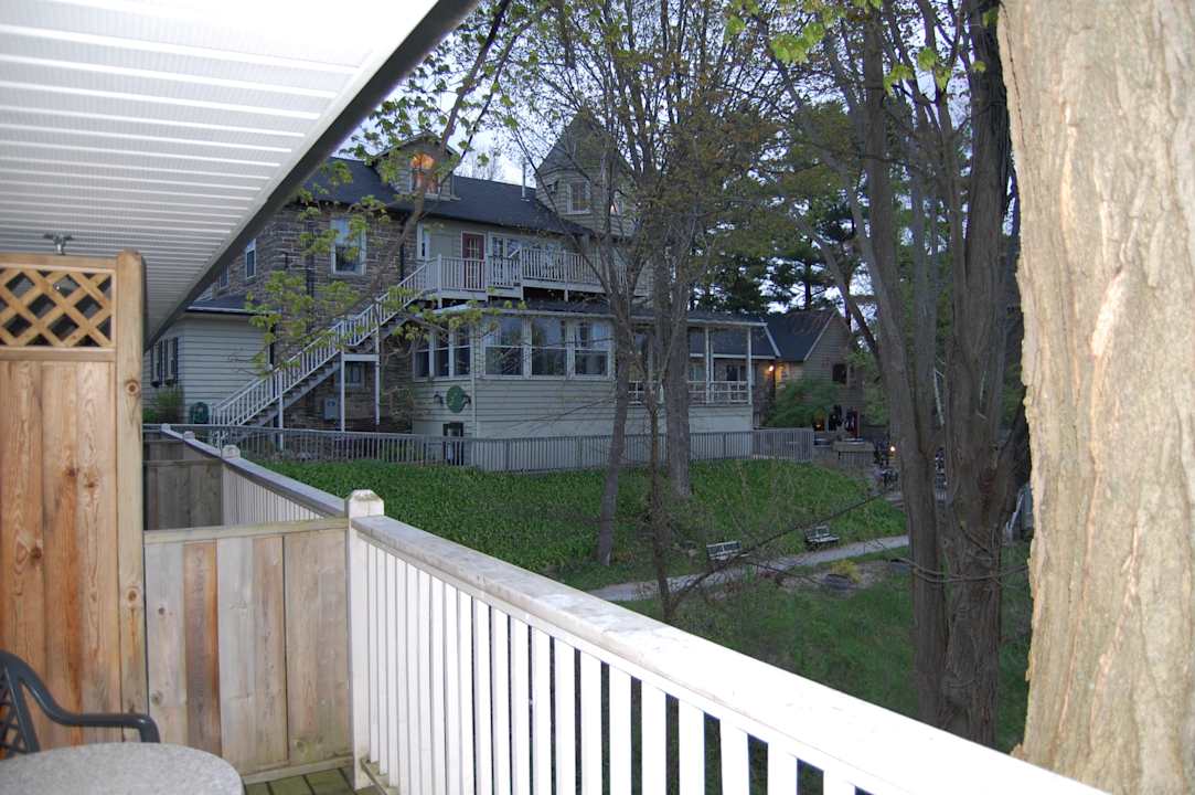 Haupthaus und dazugehöriges Pub Hotel Inn at the Falls