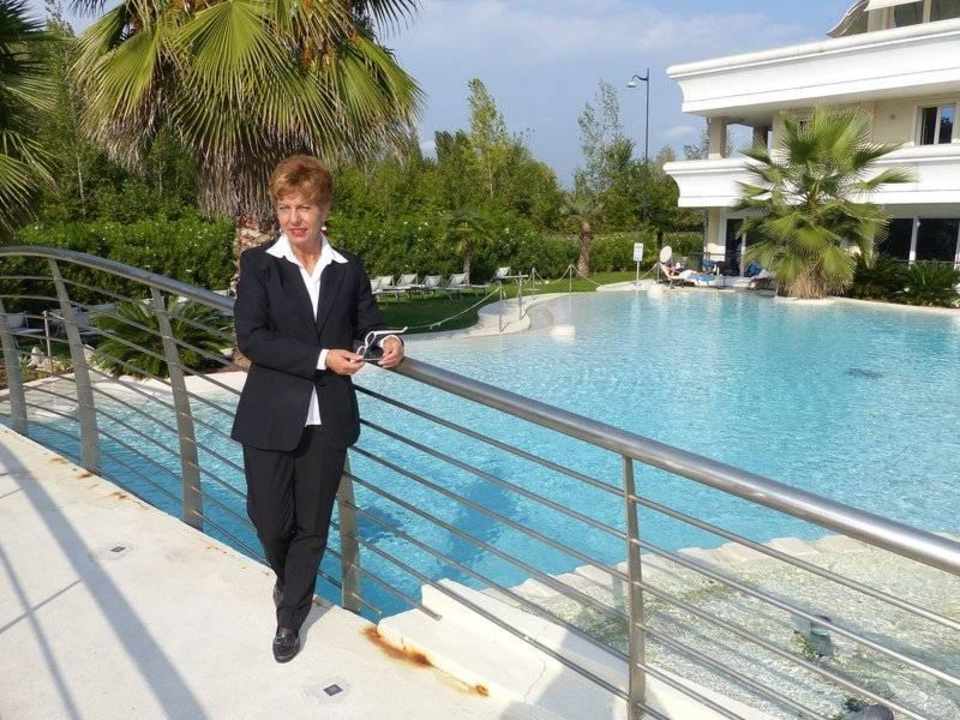 Hotelangestellte Grazia von der Rezeption Hotel Residence Relais Du Lac