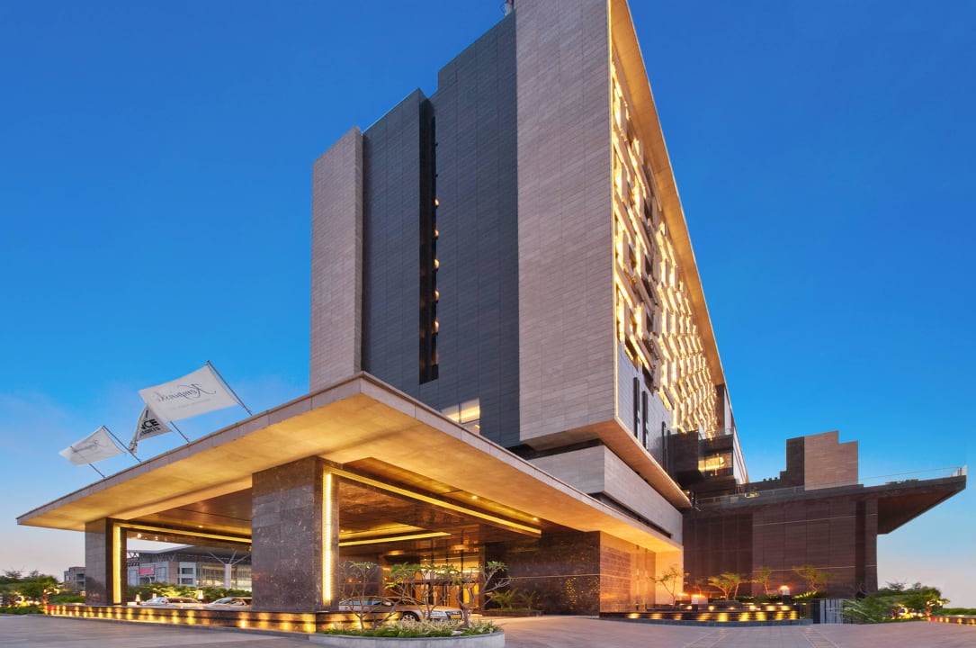 Hotel Porch The Leela Ambience Convention Hotel Delhi