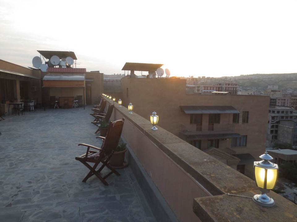 Dachterrasse bei Sonnenaufgang Hotel 14th Floor