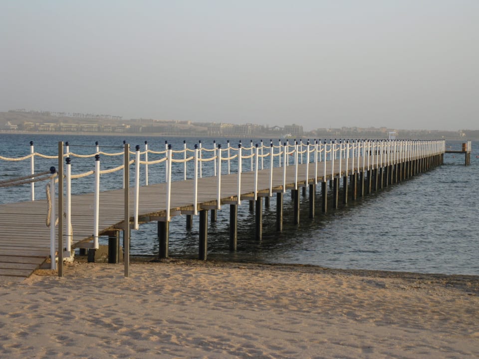 Hotelsteg zum Riff Premier Le Reve Hotel & Spa